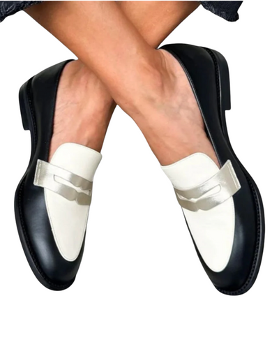 Angele | Svarte mokkasiner med skinnende metallic-effekt